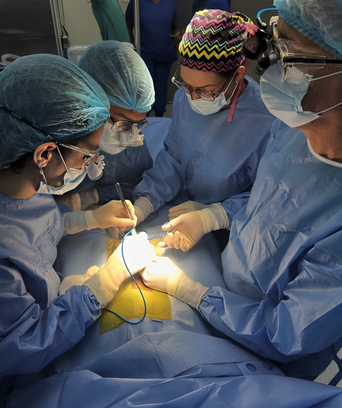 Hospital Pediátrico Dr. Hugo Mendoza lanza PROMUEVE y consolida liderazgo nacional con cirugía urológica de alta complejidad