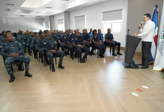 CAID San Juan capacita a 42 agentes policiales sobre señales de alerta y abordaje de adultos con autismo