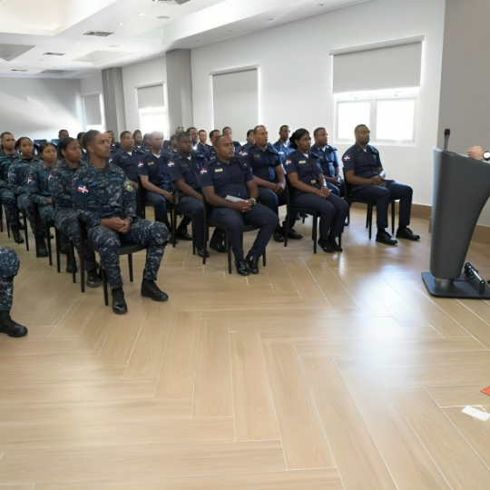 CAID San Juan capacita a 42 agentes policiales sobre señales de alerta y abordaje de adultos con autismo