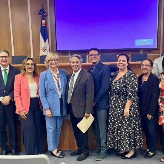 Sociedades de Vacunología y Pediatría celebran encuentro sobre "Importancia de las vacunas: Protegiendo para toda la vida" en Santiago