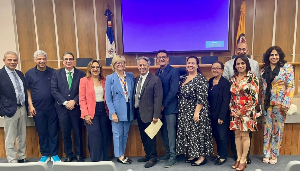 Sociedades de Vacunología y Pediatría celebran encuentro sobre "Importancia de las vacunas: Protegiendo para toda la vida" en Santiago