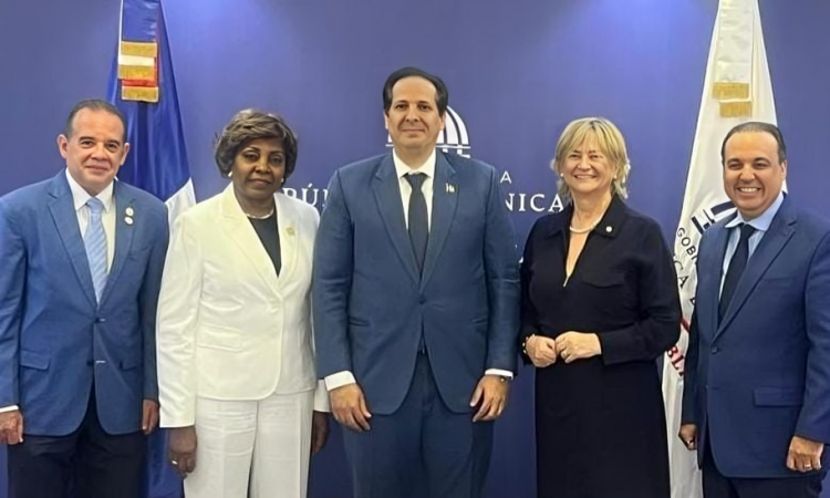 ADOFEM sostiene encuentro con ministro de Salud Pública para abordar formación de recursos humanos en salud ADOFEM sostiene encuentro con ministro de Salud Pública para abordar formación de recursos humanos en salud