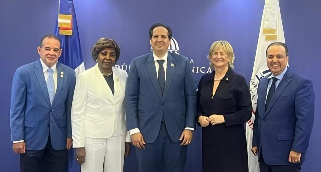 ADOFEM sostiene encuentro con ministro de Salud Pública para abordar formación de recursos humanos en salud