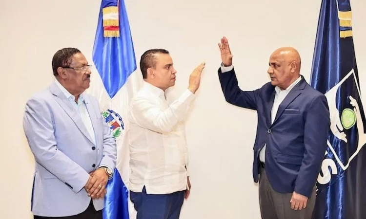 SNS juramenta a Rafael de Luna Hernández como nuevo Coordinador Nacional de Hospitales