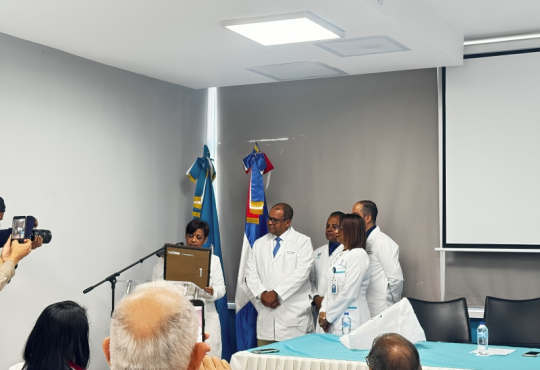 Hospital Marcelino Vélez Santana reconoce gestión del Dr. Willy Victoria Ramírez tras cinco años de servicio