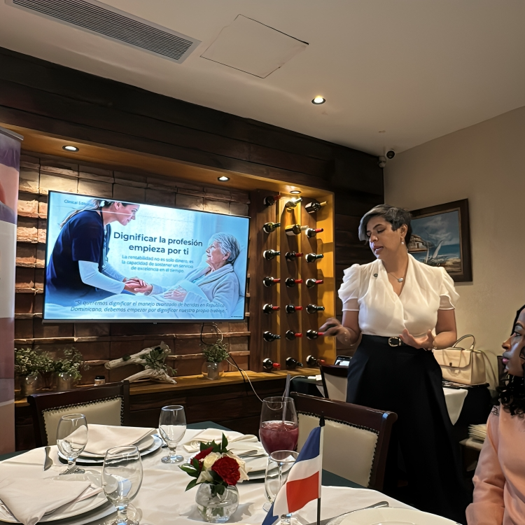 ADOHER conmemora su primer aniversario con cena-conferencia sobre economía de la salud y heridas crónicas