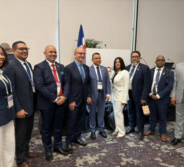 Titular SNS participa en Congreso Mundial de Ortopedia en EE.UU.