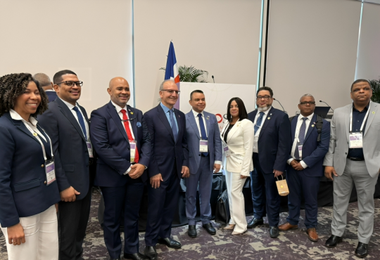 Titular SNS participa en Congreso Mundial de Ortopedia en EE.UU.