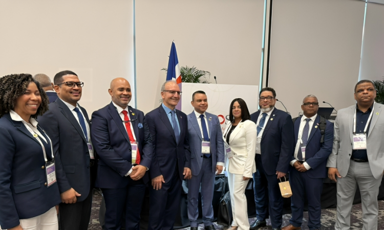 Titular SNS participa en Congreso Mundial de Ortopedia en EE.UU.