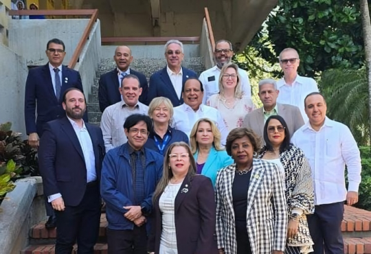 ADOFEM celebra reunión ordinaria en PUCMM Santiago con enfoque en educación médica y acreditación