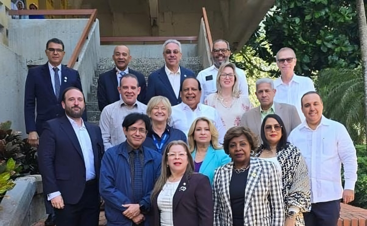 ADOFEM celebra reunión ordinaria en PUCMM Santiago con enfoque en educación médica y acreditación