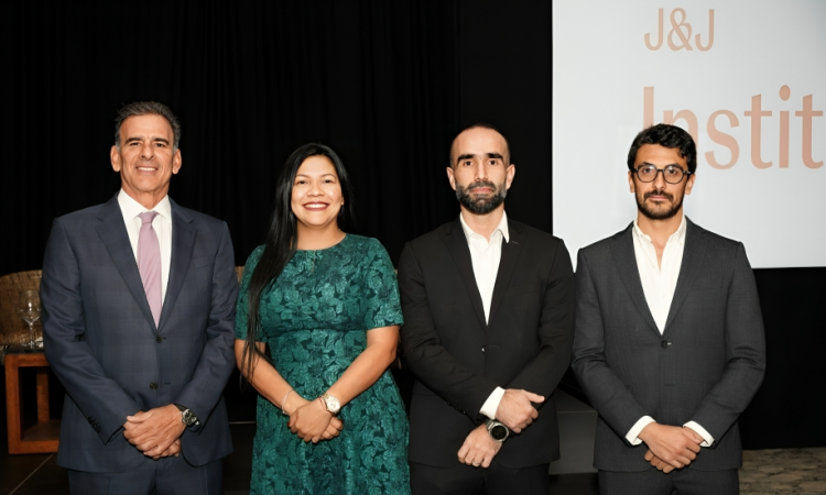 Johnson & Johnson y Farmaconal Quirúrgica inauguran centro de simulación para cirugía mínimamente invasiva en Santiago