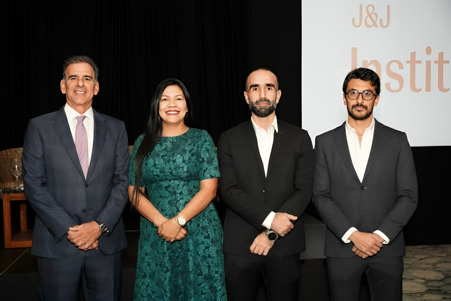 Johnson & Johnson y Farmaconal Quirúrgica inauguran centro de simulación para cirugía mínimamente invasiva en Santiago