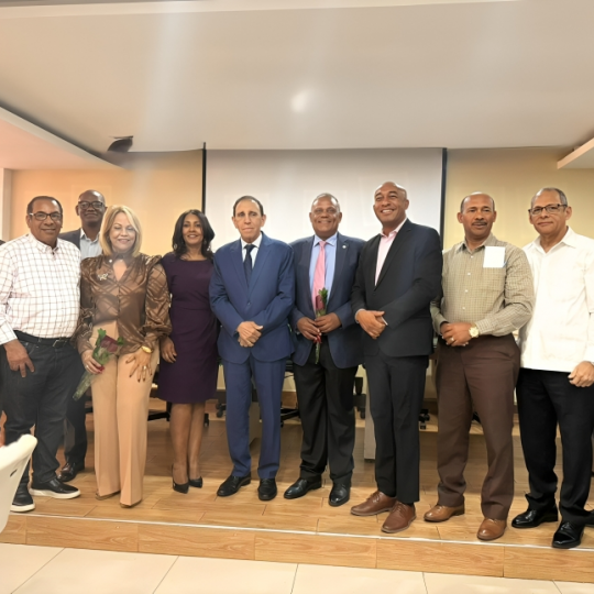 Dr. Antonio Cruz Jiminián ofrece conferencia magistral en asamblea de la Sociedad Acción Multiempresarial
