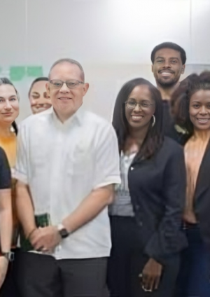 UCE recibe visita de universidad estadounidense Charles Richard Drew