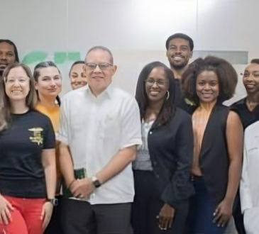 UCE recibe visita de universidad estadounidense Charles Richard Drew