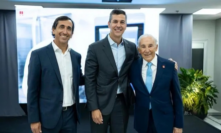 Presidente de Paraguay participa en inauguración de ampliación de planta industrial de Adium