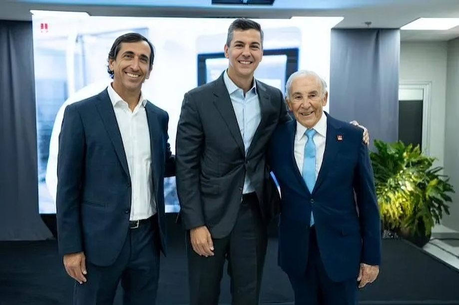 Presidente de Paraguay participa en inauguración de ampliación de planta industrial de Adium