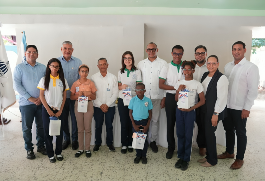 INABIE entrega 124 lentes correctivos a estudiantes del Distrito Educativo 11-02 de Puerto Plata