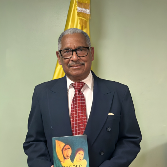 Dr. Domingo Peña Nina lanza "Padres de nuevo" en emotivo acto encabezado por ADOMERE y el Colegio Médico Dominicano