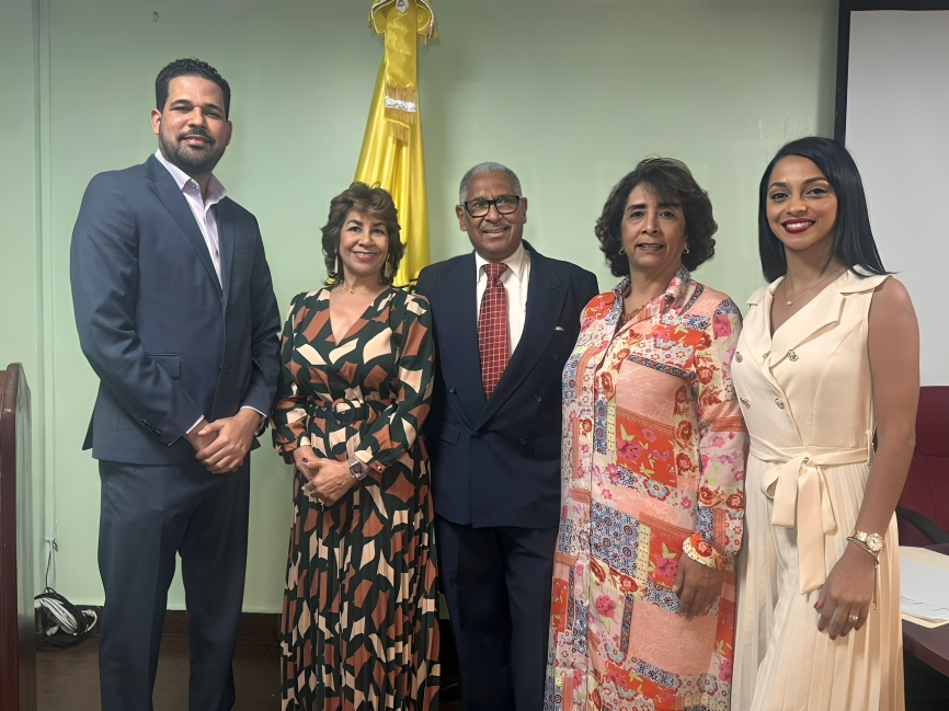 Dr. Domingo Peña Nina lanza "Padres de nuevo" en emotivo acto encabezado por ADOMERE y el Colegio Médico Dominicano