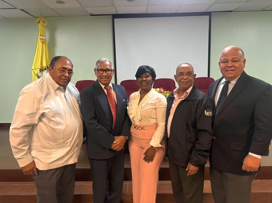 Dr. Domingo Peña Nina lanza "Padres de nuevo" en emotivo acto encabezado por ADOMERE y el Colegio Médico Dominicano