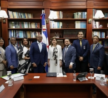 Vicepresidenta Raquel Peña se reúne con directiva del CMD para fortalecer sector salud