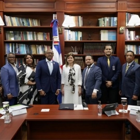 Vicepresidenta Raquel Peña se reúne con directiva del CMD para fortalecer sector salud