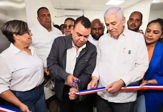 SNS entrega tomógrafo panorámico en hospital de Cotuí para fortalecer servicios odontológicos