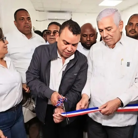 SNS entrega tomógrafo panorámico en hospital de Cotuí para fortalecer servicios odontológicos