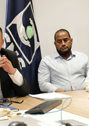 Julio Landrón encabeza reunión estratégica con directores de hospitales para operativo de Semana Mayor