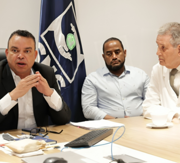 Julio Landrón encabeza reunión estratégica con directores de hospitales para operativo de Semana Mayor