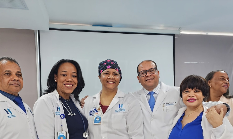 Hospital Marcelino Vélez Santana reconoce gestión del Dr. Willy Victoria Ramírez tras cinco años de servicio