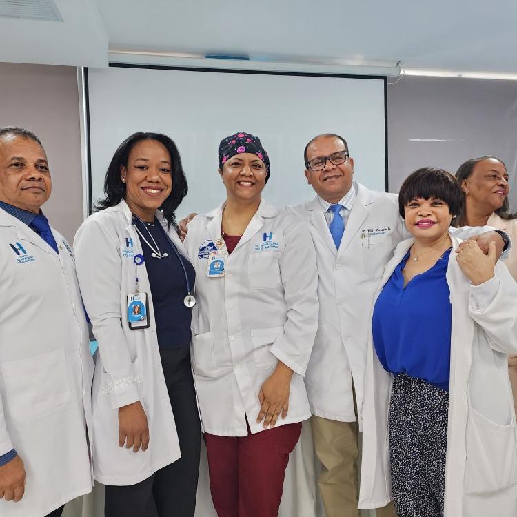 Hospital Marcelino Vélez Santana reconoce gestión del Dr. Willy Victoria Ramírez tras cinco años de servicio