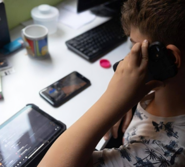 Sociedad Española de Neurología Pediátrica alerta sobre "autismo digital" por uso abusivo de pantallas en niños