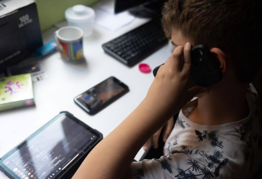 Sociedad Española de Neurología Pediátrica alerta sobre "autismo digital" por uso abusivo de pantallas en niños