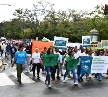 Organizaciones comunitarias marchan al MSP para denunciar deterioro de hospitales y falta de atenciones médicas