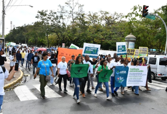 Organizaciones comunitarias marchan al MSP para denunciar deterioro de hospitales y falta de atenciones médicas Organizaciones comunitarias marchan al MSP para denunciar deterioro de hospitales y falta de atenciones médicas