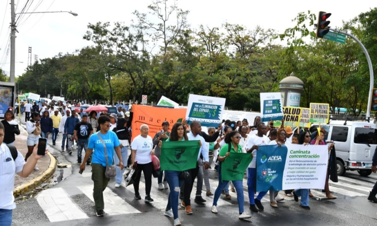 Organizaciones comunitarias marchan al MSP para denunciar deterioro de hospitales y falta de atenciones médicas