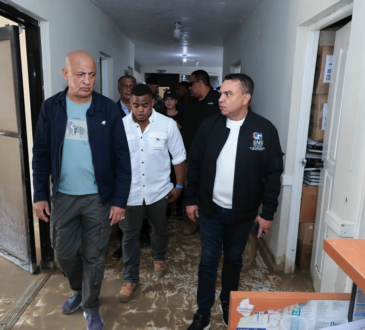 Director del SNS, doctor Julio Landrón, supervisa Hospital Municipal Dolores de la Cruz tras lluvias e inundaciones en Puerto Plata