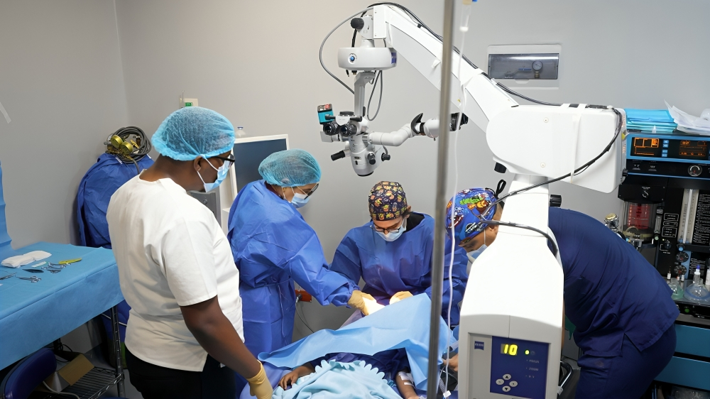 INABIE suma 20 cirugías oculares en su gestión: segunda jornada beneficia a nueve estudiantes con procedimientos de alta especialidad
