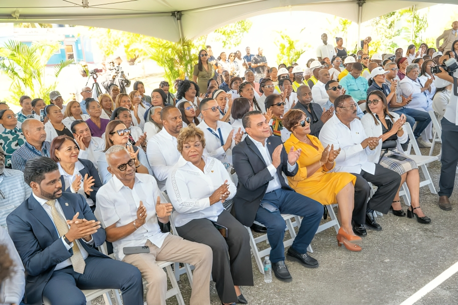 Director del SNS da primer palazo para la construcción del Hospital Pediátrico San Andrés en Boca Chica Director del SNS da primer palazo para la construcción del Hospital Pediátrico San Andrés en Boca Chica