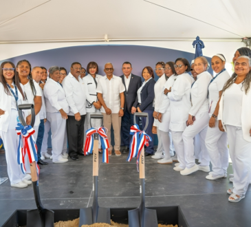 Director del SNS da primer palazo para la construcción del Hospital Pediátrico San Andrés en Boca Chica