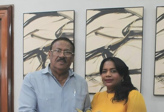 SRSO felicita a la doctora Glendis Ozuna Feliciano por reconocimiento recibido en la octava Gala Premios Vive Sano 2026