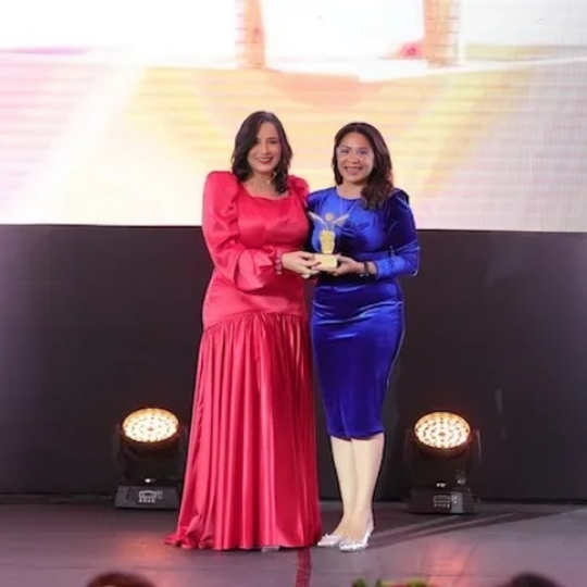 Premio Vive Sano 2026 reconoce a Carol G. Martínez, presidenta de CIPESA, en categoría Periodismo de Salud