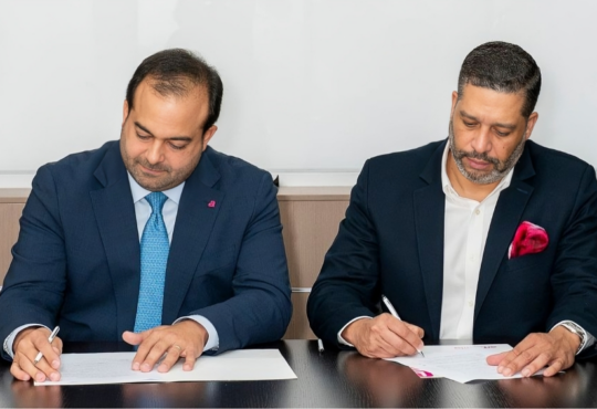 Amadita Laboratorio Clínico y Spine Center formalizan acuerdo para optimizar atención a pacientes con afecciones de columna vertebral