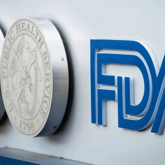 FDA solicita a Eli Lilly ampliar evidencia de seguridad de Foundayo por posibles riesgos cardiovasculares y daño hepático