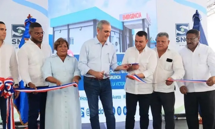 Presidente Abinader pone en funcionamiento nueva emergencia y áreas remozadas del Hospital Municipal La Victoria Presidente Abinader pone en funcionamiento nueva emergencia y áreas remozadas del Hospital Municipal La Victoria