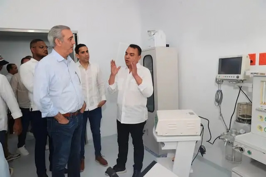 Presidente Abinader pone en funcionamiento nueva emergencia y áreas remozadas del Hospital Municipal La Victoria Presidente Abinader pone en funcionamiento nueva emergencia y áreas remozadas del Hospital Municipal La Victoria