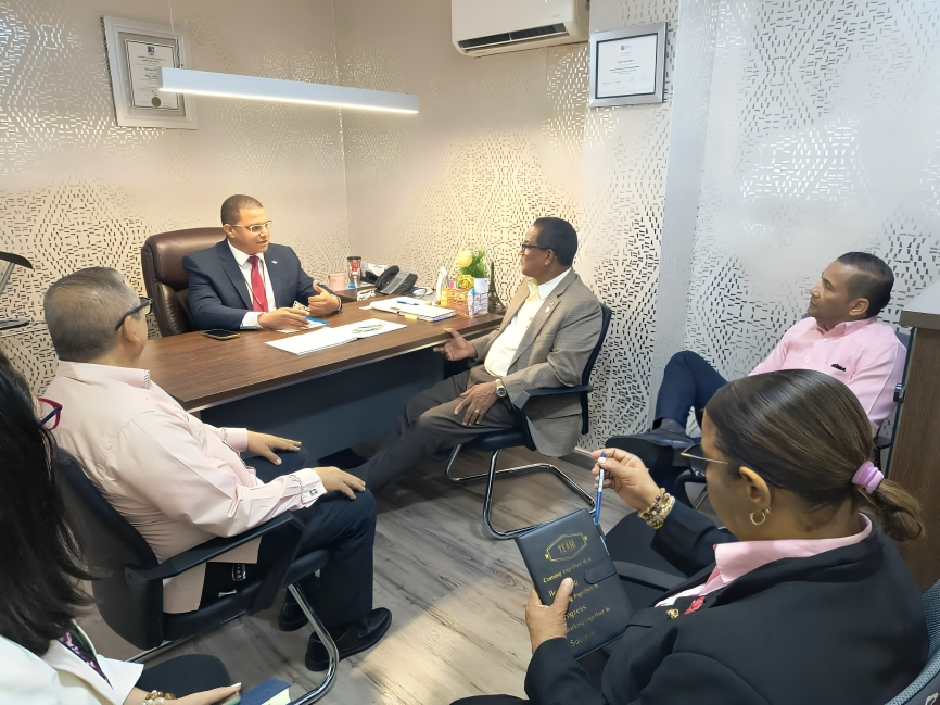 Reserva de la Policía Nacional y Centro Médico Dominico Cubano fortalecen alianza para garantizar salud de alta calidad a Pensionados